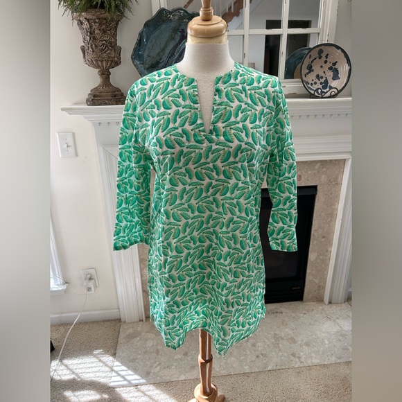 CHARLESTON SHOE CO. Tops - NWT Charleston Shoe Tropical Palm Print Tunic